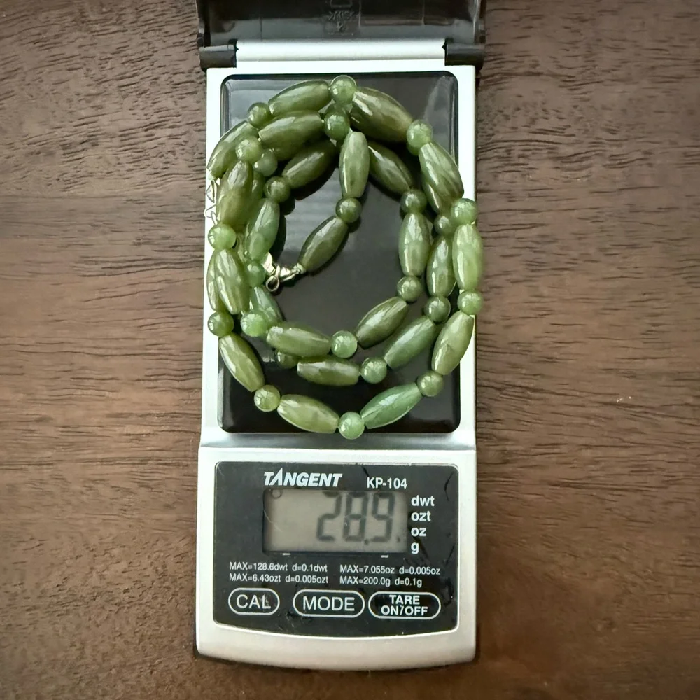 Nephrite jade barrel and round bead solid sterling silver necklace - Picture 7 of 9